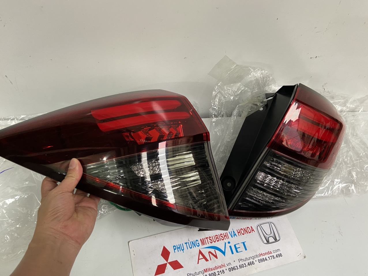 Đèn hậu bên lái xe Honda HRV 